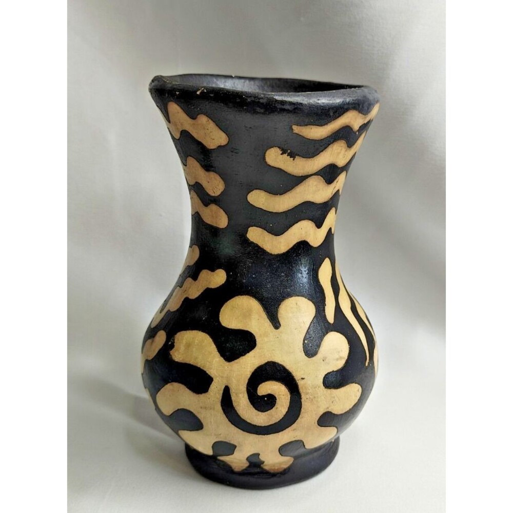 Peruvian Chulucanas Pottery Folk Art Vase 5.5" Hand-Painted